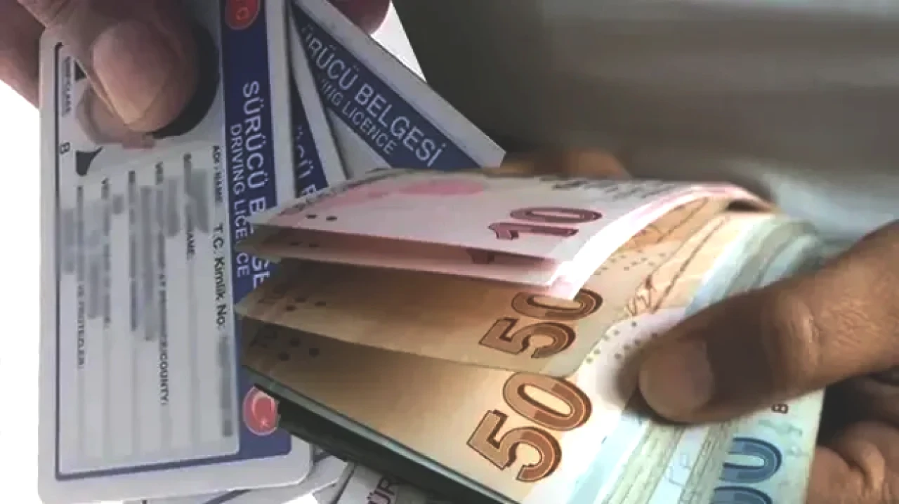 Ehliyet Yenileme Son Tarih ve Gerekli Evraklar: Eski Tip Sürücü Belgesi Nasıl Güncellenir?