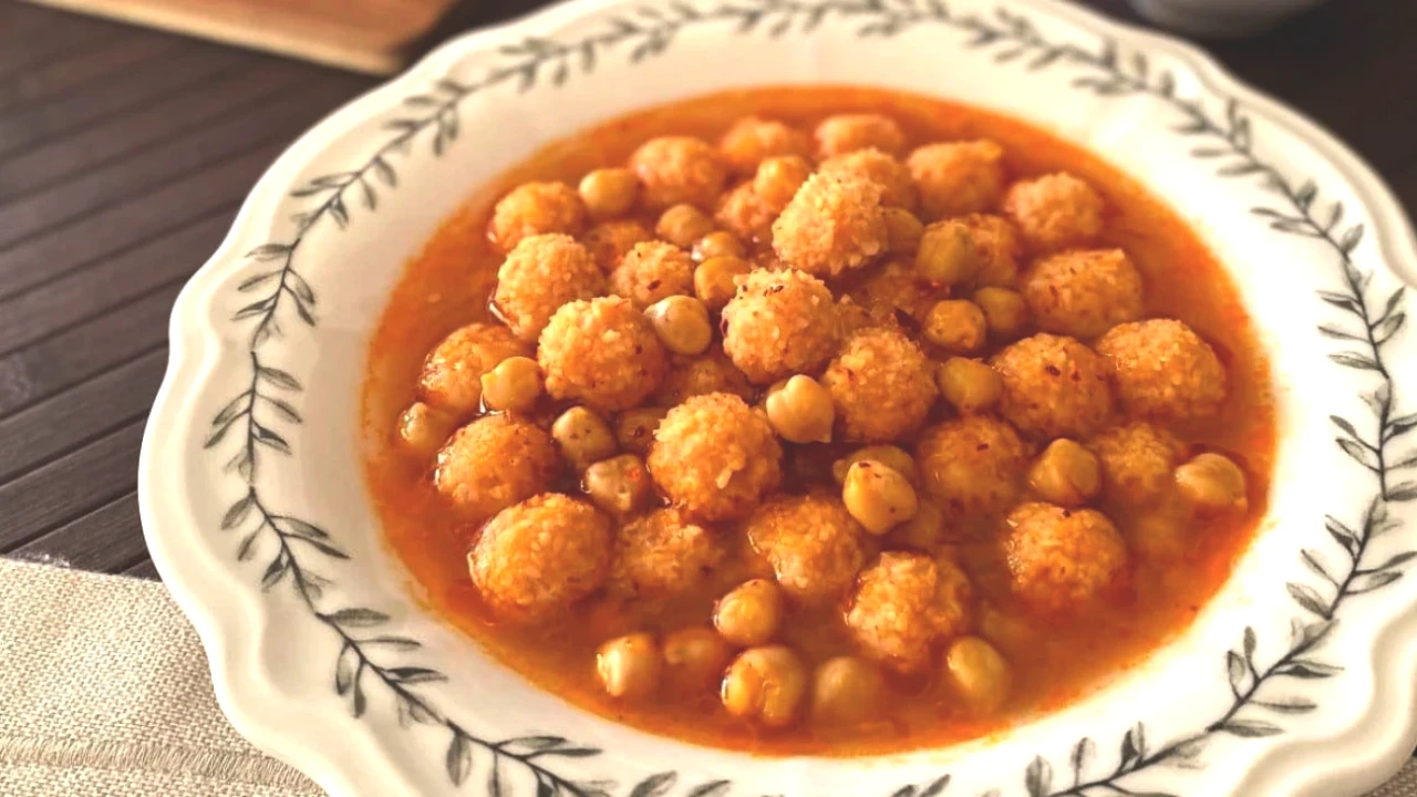 İç Anadolu’nun Efsane Lezzeti: Bulgur ve Köftenin Muhteşem Tuvalak Tarifi!